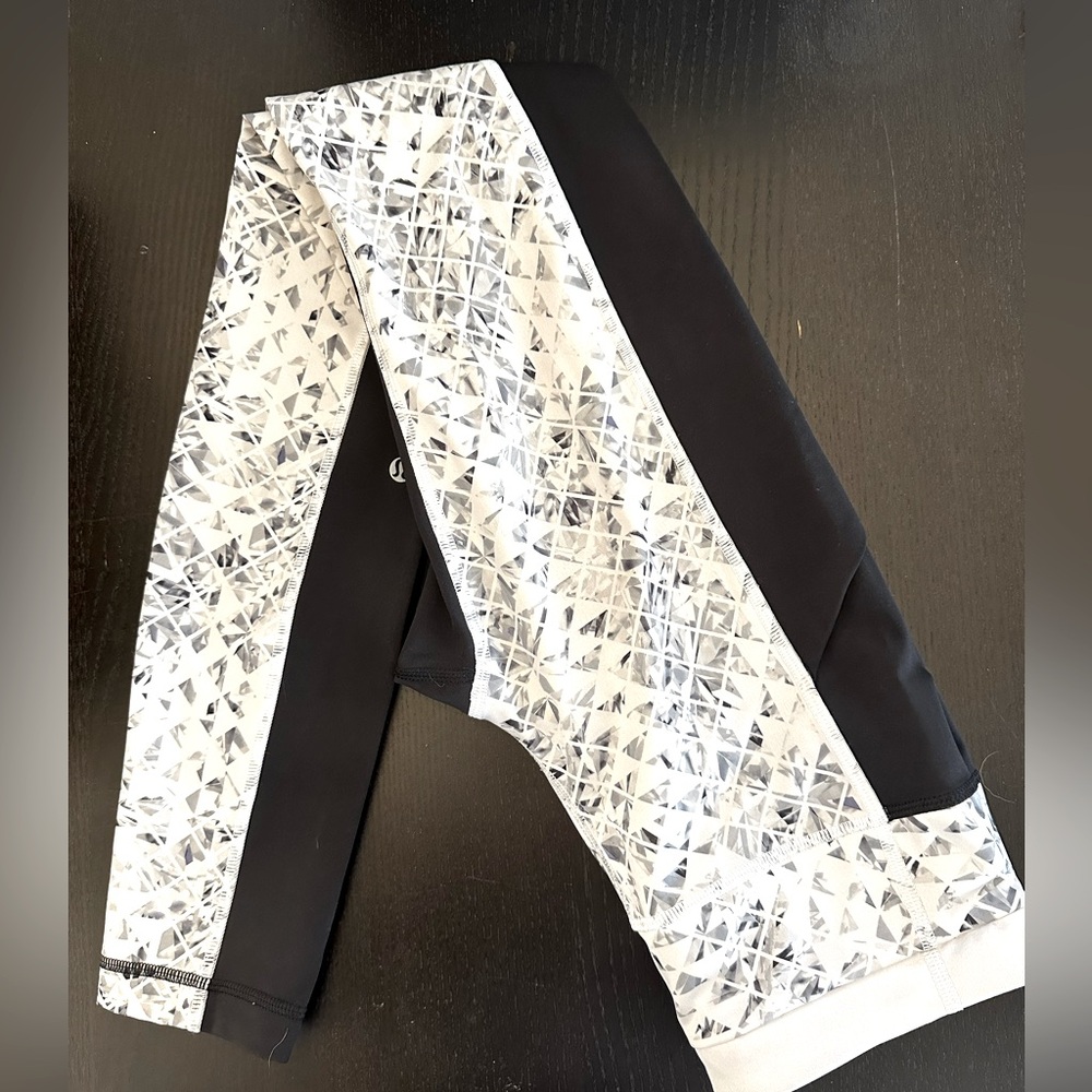 Geometric Lululemon Legging with Pockets